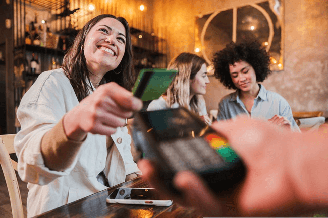 Pago vía Apple Pay y Google Play